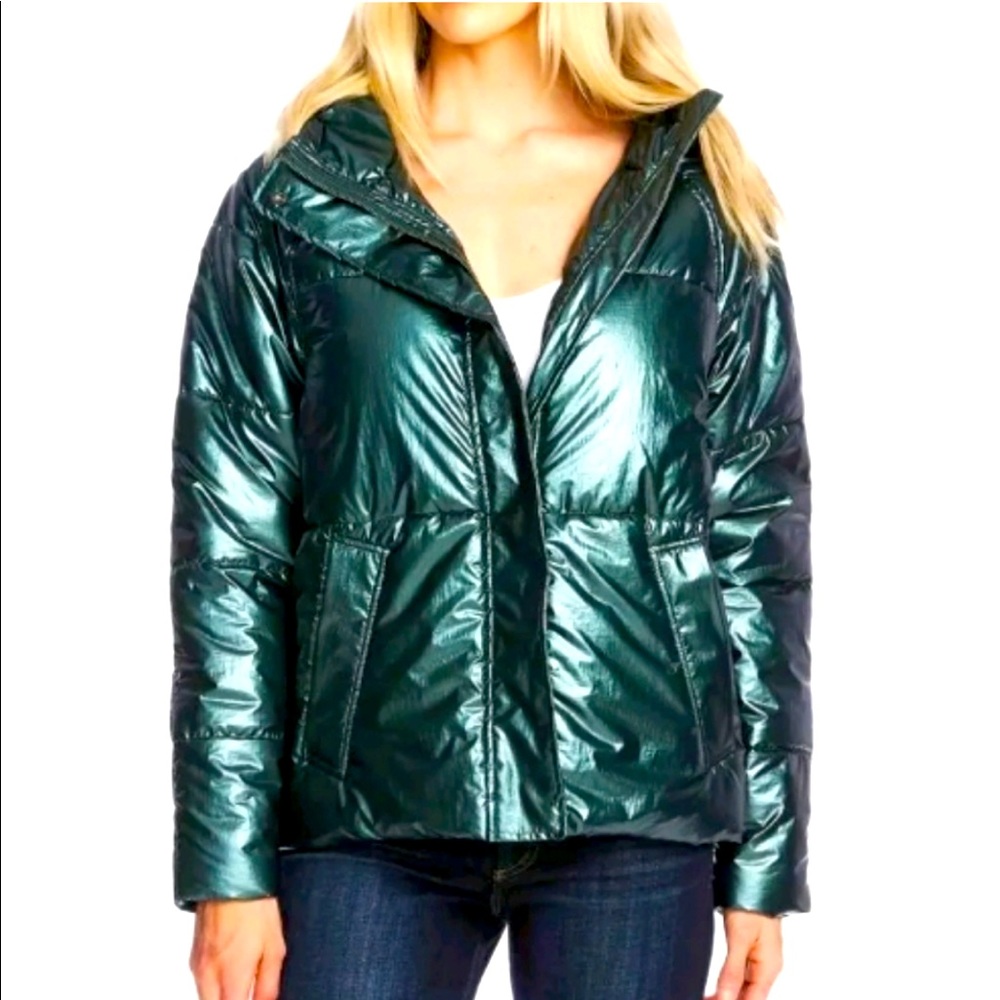 Vince Camuto gorgeous Metallic Green Puffer